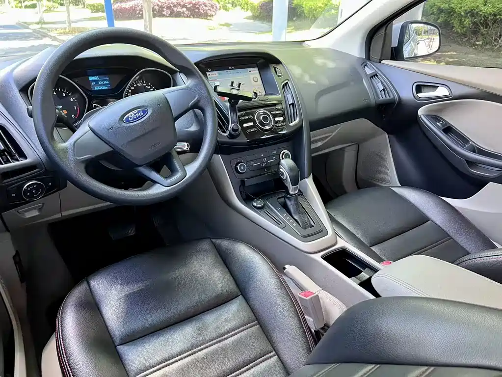 Ford Focus 2017 — фото 11