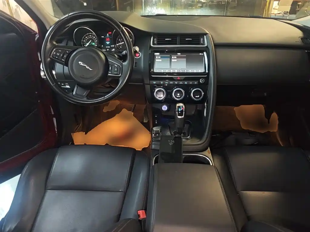 Jaguar E-PACE 2019 — фото 10