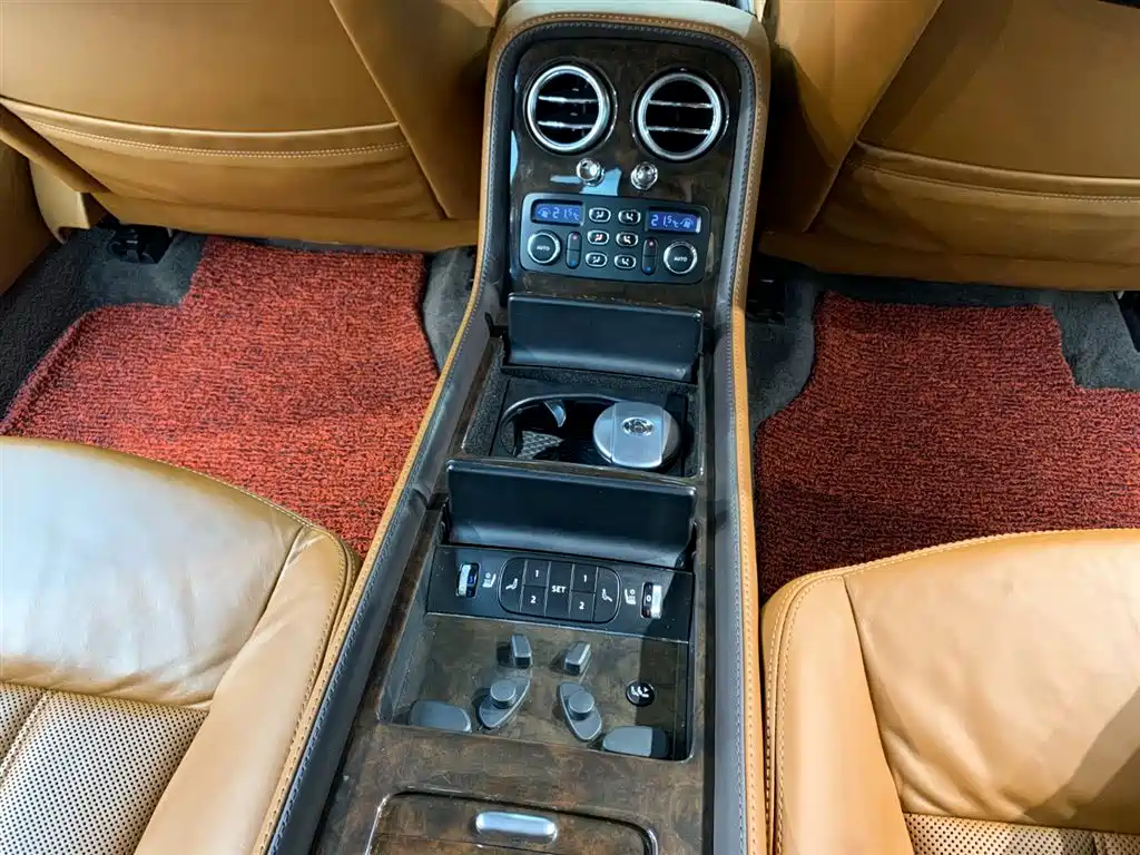 Bentley Flying Spur 2013 — фото 13