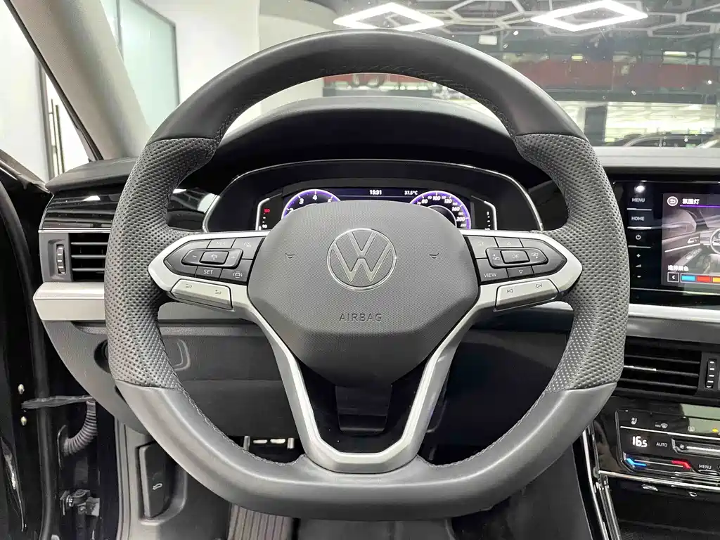 Volkswagen Passat 2024 — фото 17