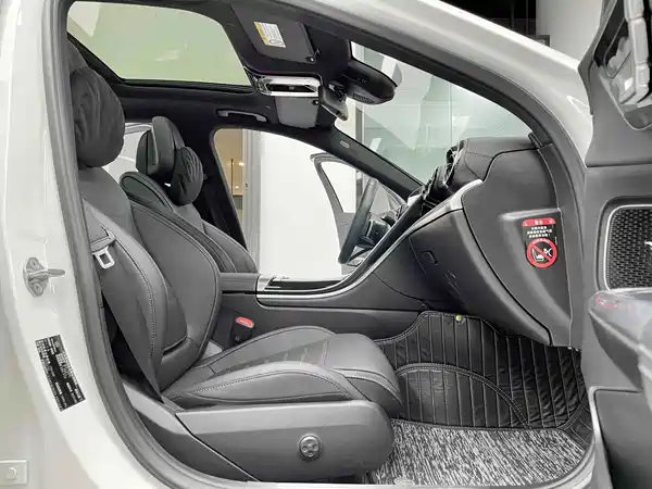 Mercedes-Benz C-Class 2023