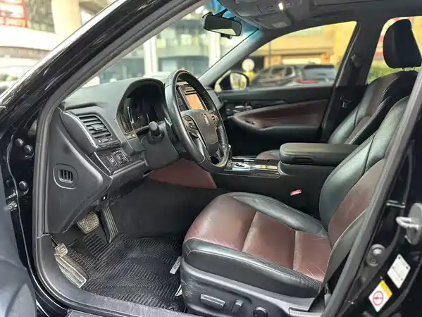Toyota Crown 2018