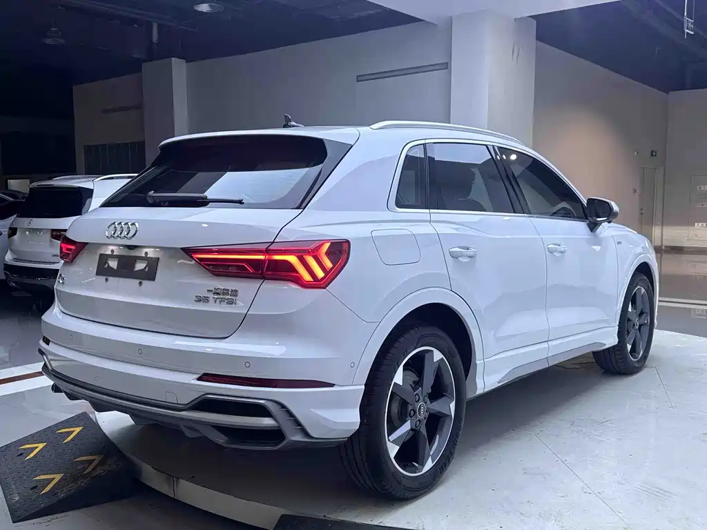Audi Q3 2023 — фото 14