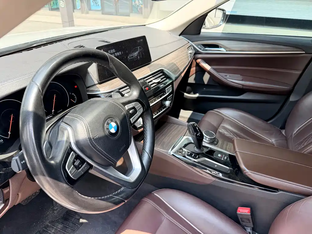 BMW 5 Series 2018 — фото 8