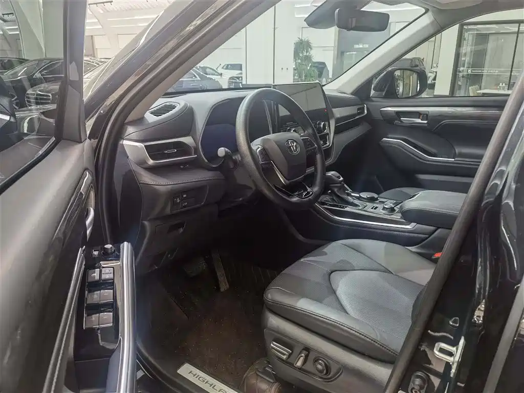 Toyota Highlander 2025 — фото 13
