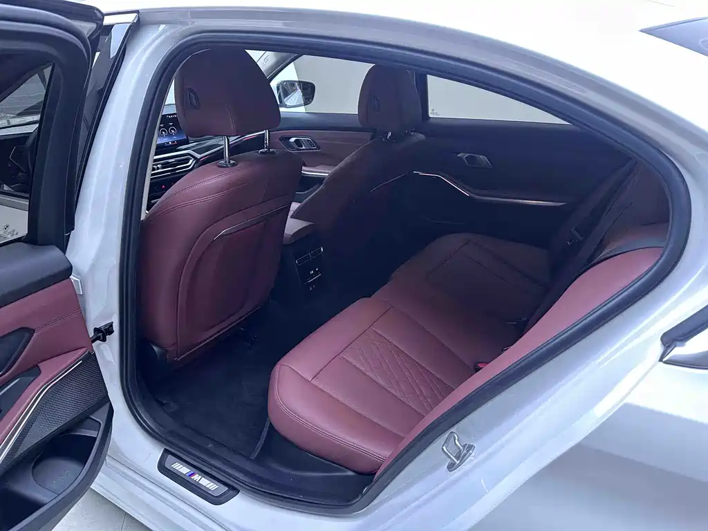 BMW 3 Series 2023 — фото 10