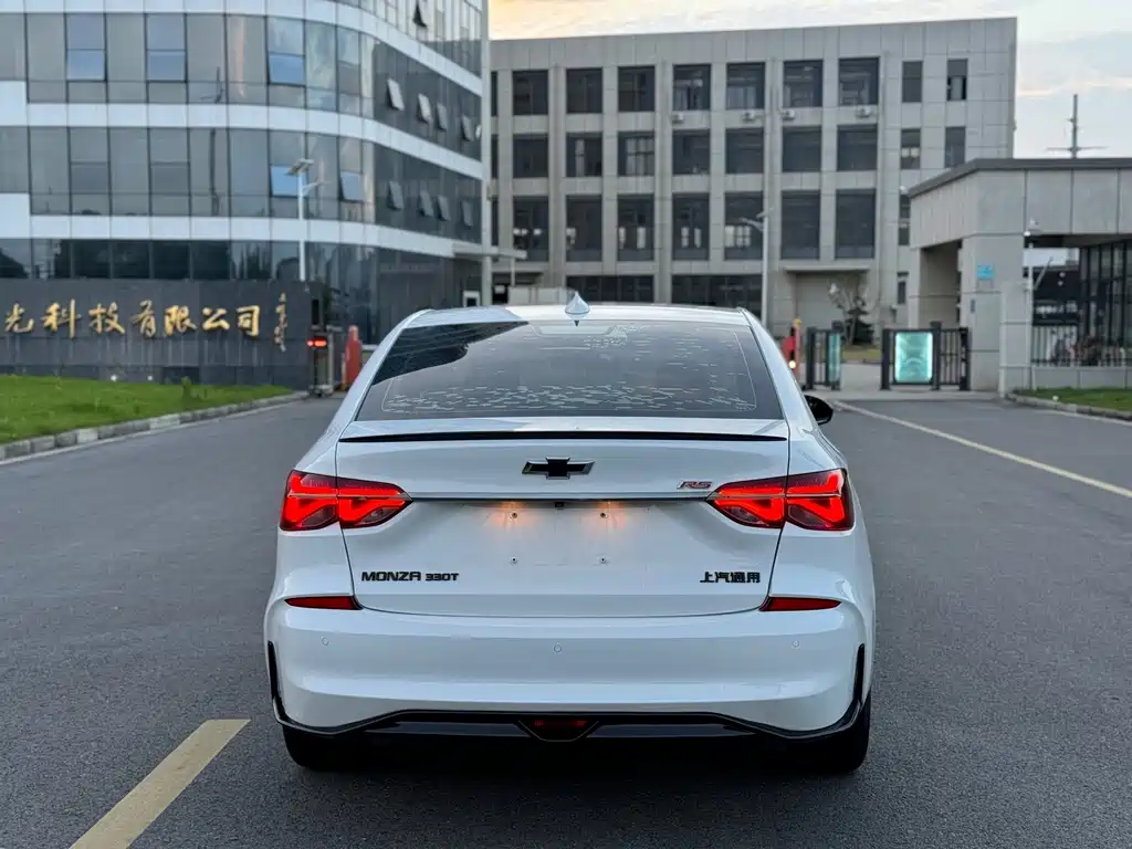 Chevrolet Cruze 2019 — фото 12