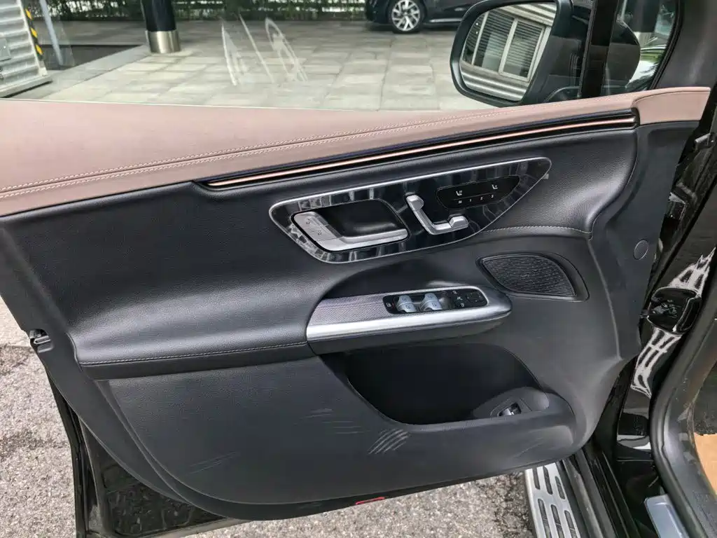 Mercedes-Benz EQE SUV 2025 — фото 10