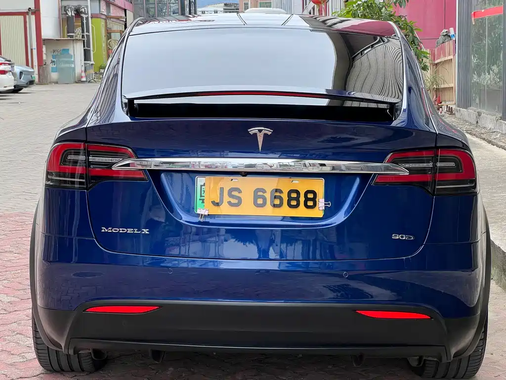 Tesla Model X 2017 — фото 23
