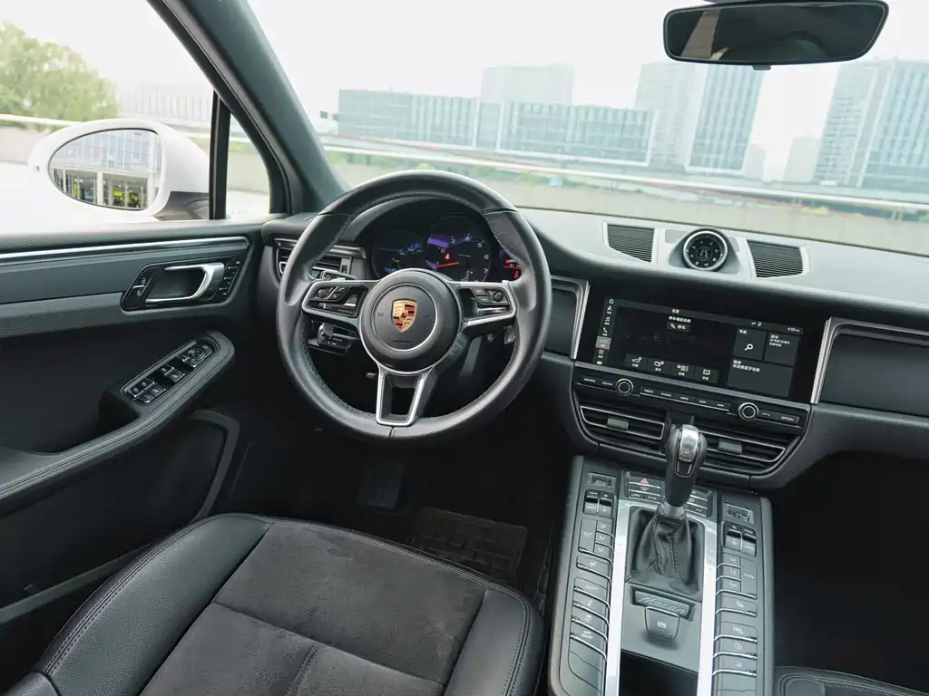Porsche Macan 2019 — фото 10