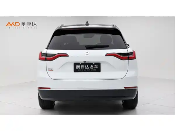 NIO ES8 2021