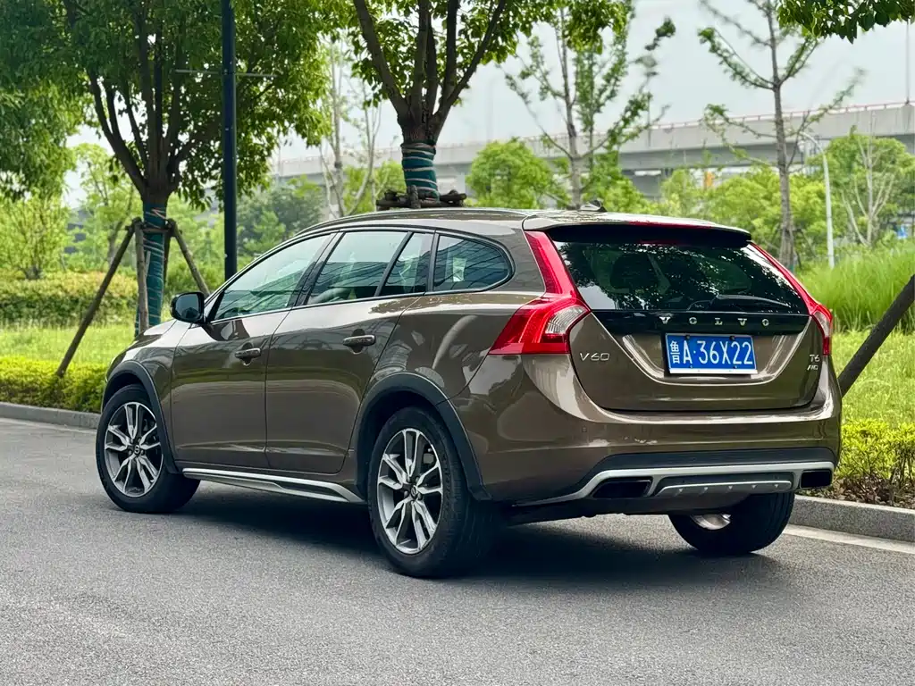 Volvo V60 2016 — фото 3