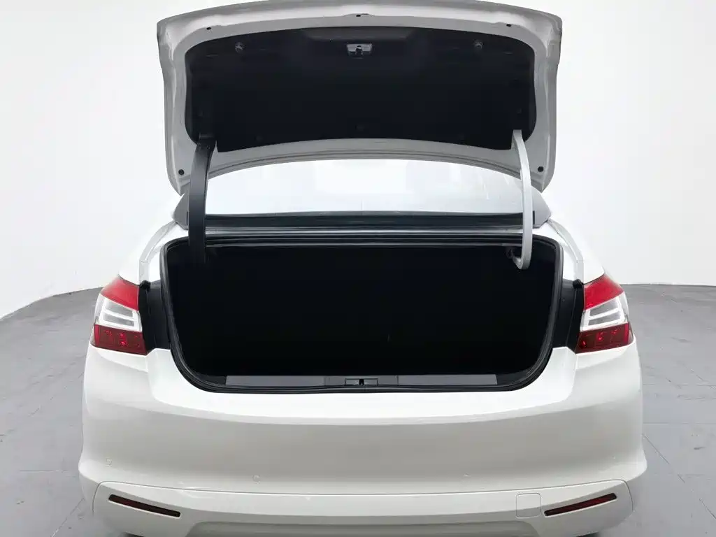 Peugeot 408 2014 — фото 16