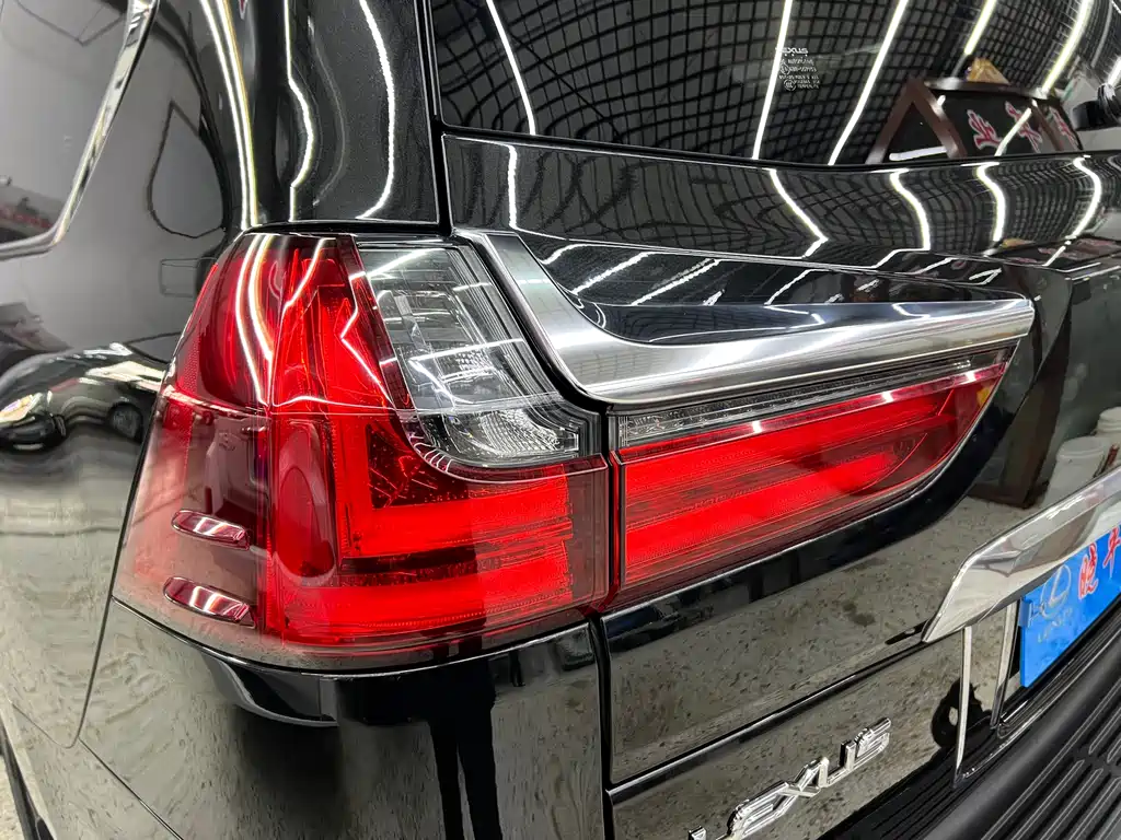Lexus LX 2017 — фото 24
