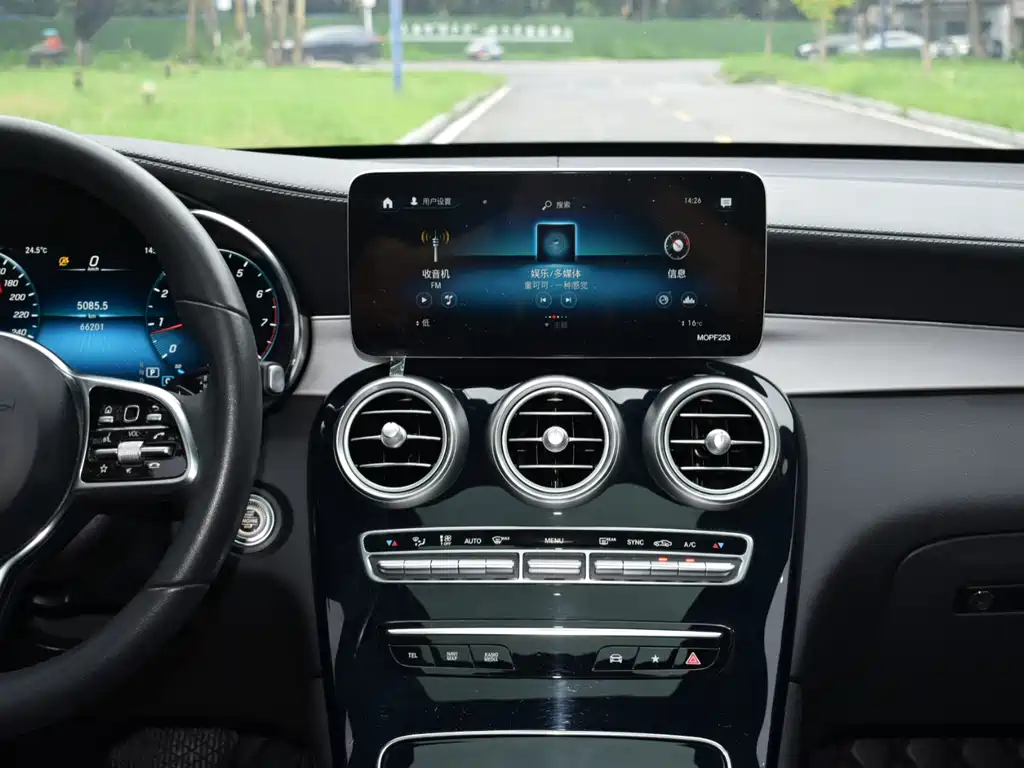 Mercedes-Benz GLC 2020 — фото 18