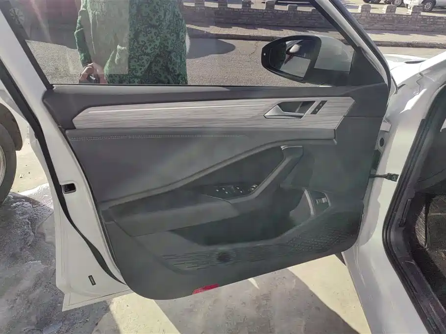 Volkswagen Sagitar 2024