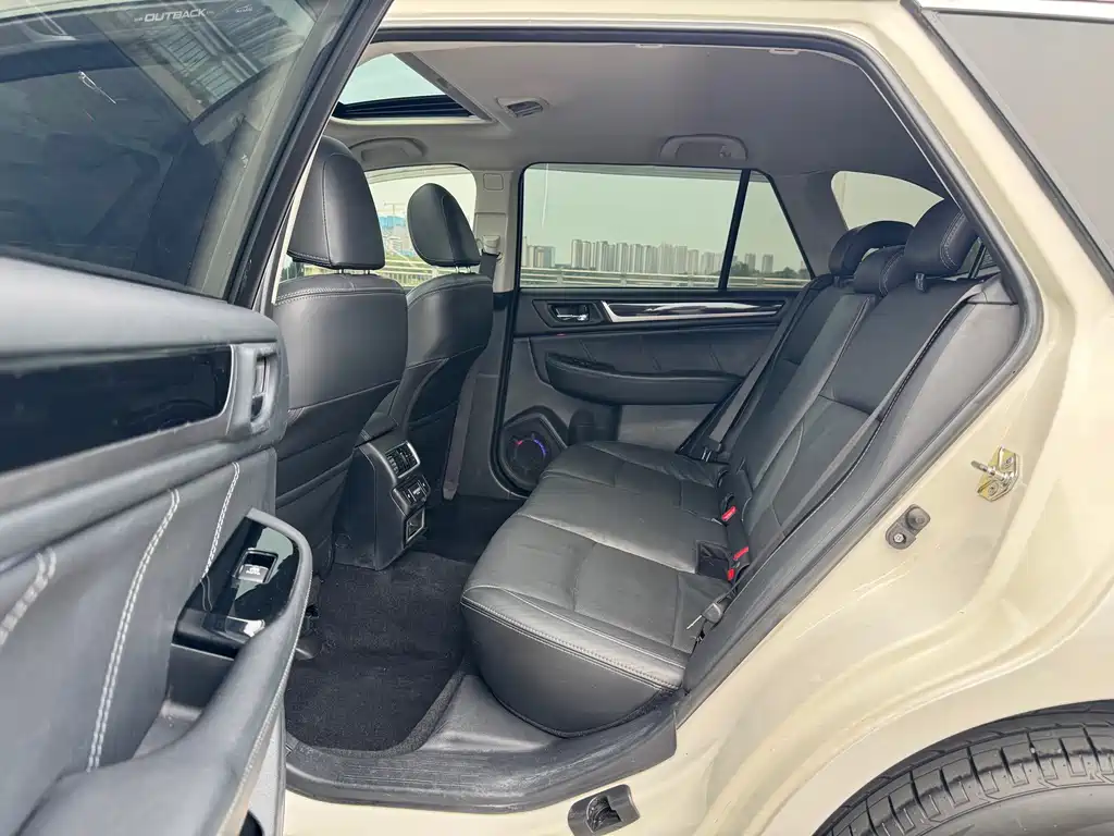Subaru Outback 2018 — фото 28