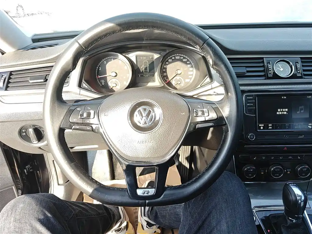 Volkswagen Passat 2018 — фото 11