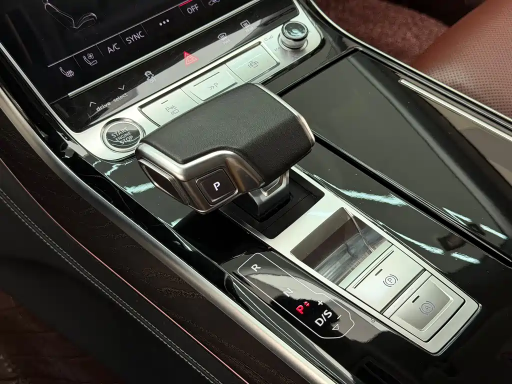 Audi A8 2023 — фото 28