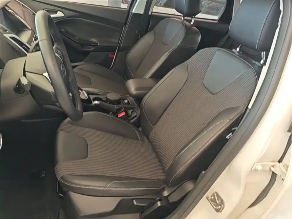 Ford Focus 2015 — фото 15