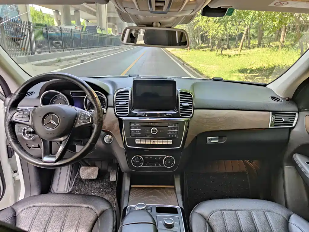 Mercedes-Benz GLE 2016 — фото 13
