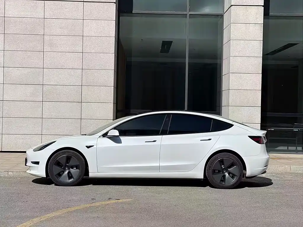 Tesla Model 3 2023 — фото 4