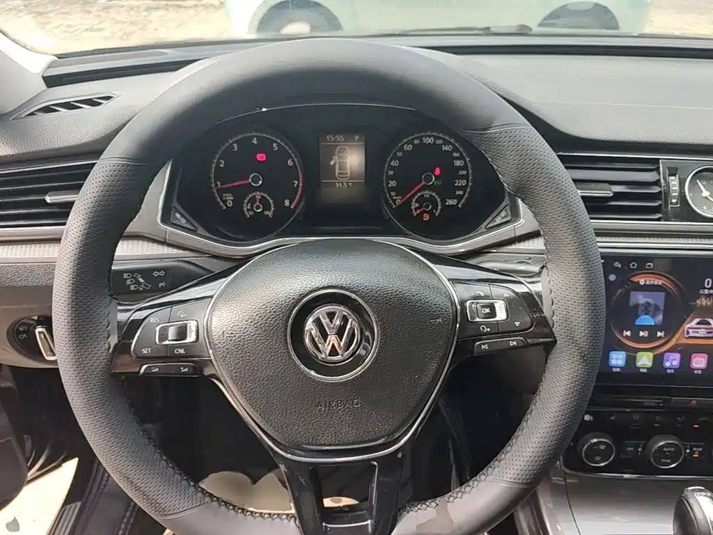 Volkswagen Passat 2017 — фото 11