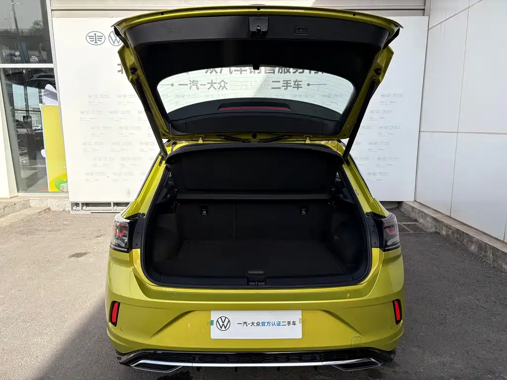 Volkswagen T-Roc 2023 — фото 10