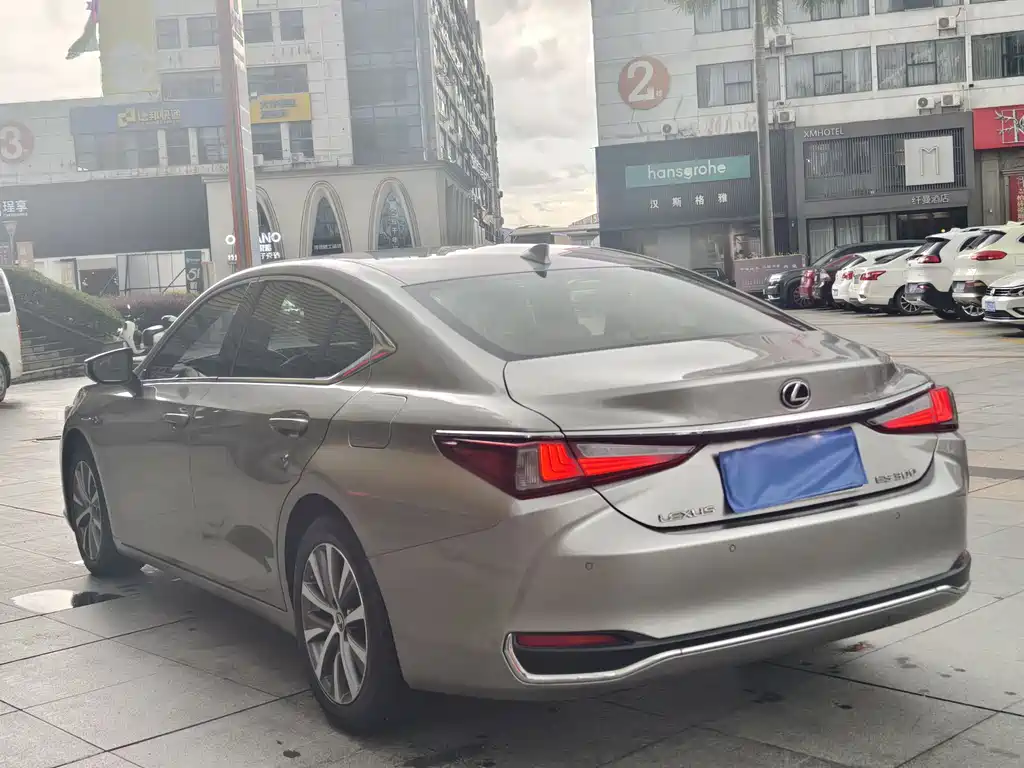 Lexus ES 2019