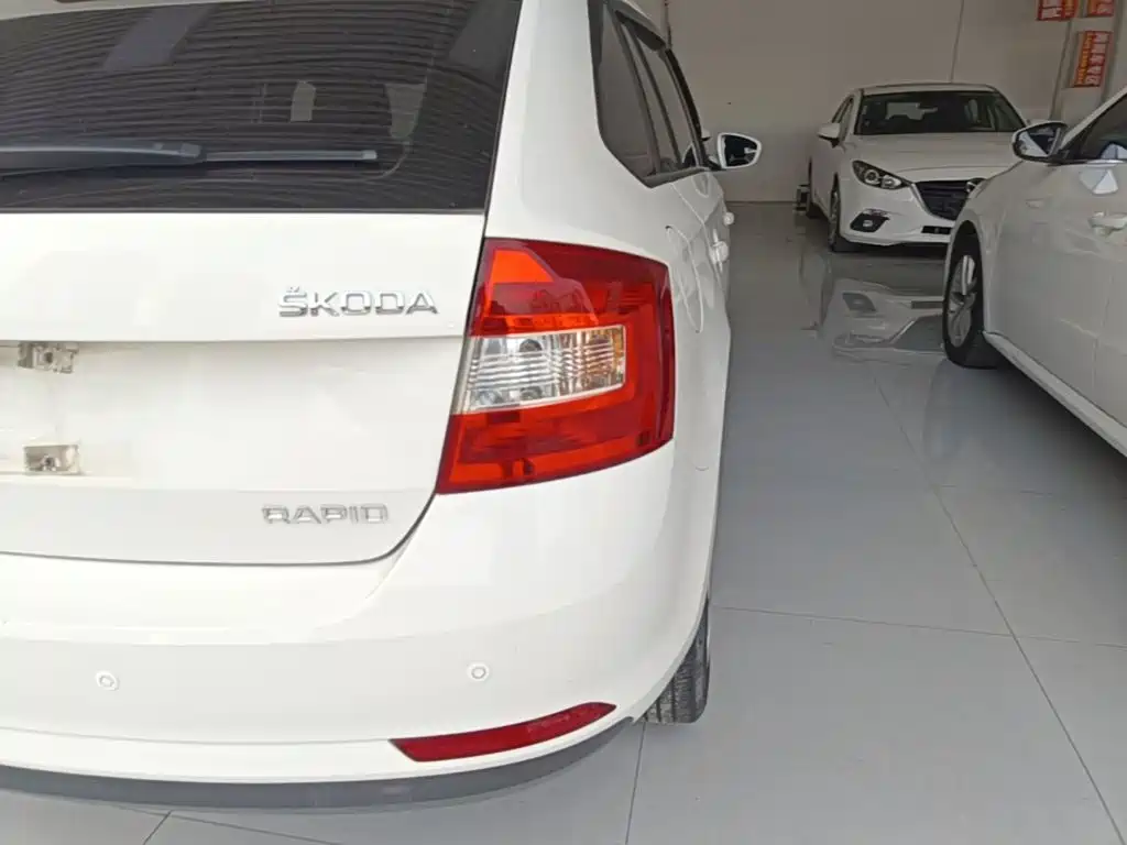Skoda Rapid Spaceback 2016 — фото 8