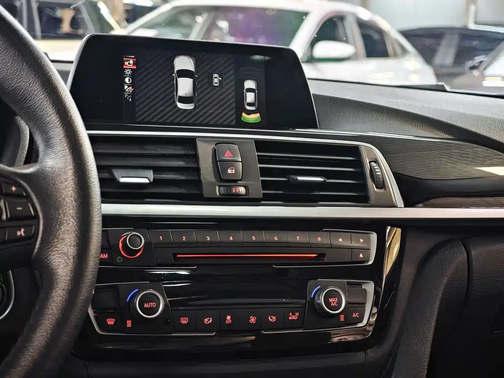 BMW 3 Series 2017 — фото 10