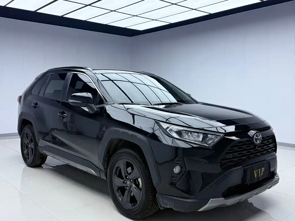 Toyota RAV4 2023 — фото 3