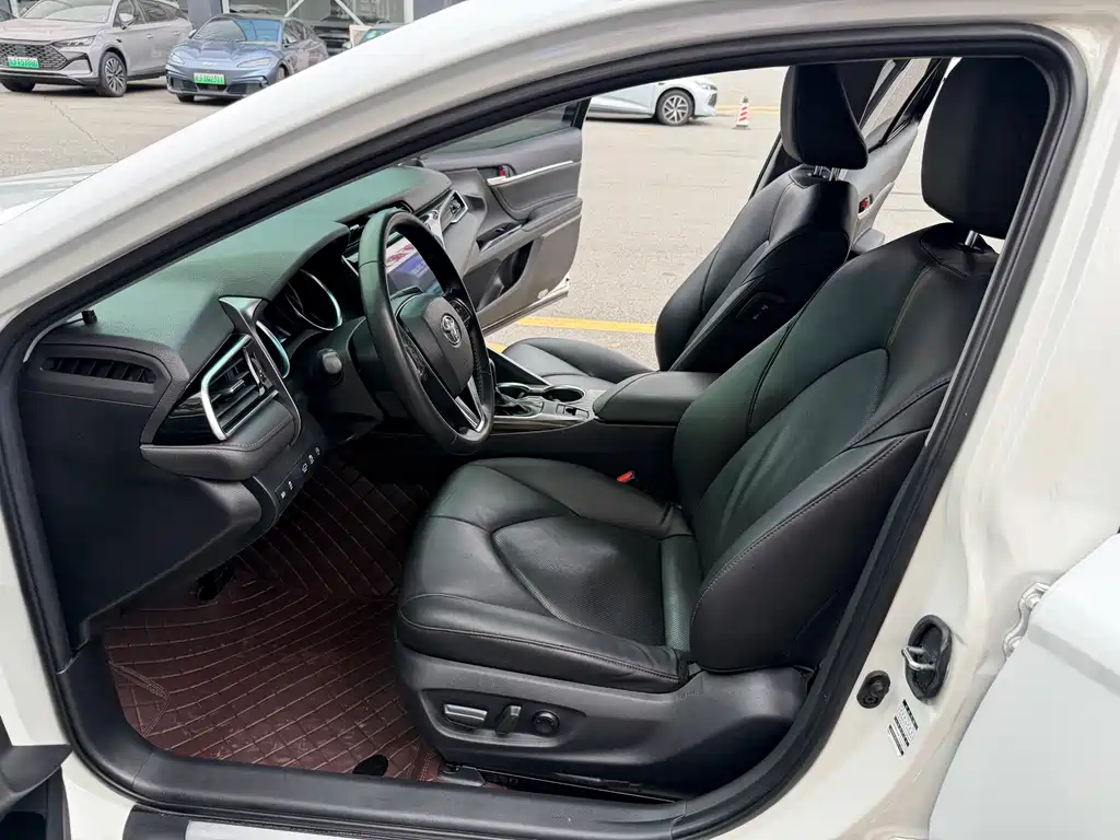 Toyota Camry 2020 — фото 29