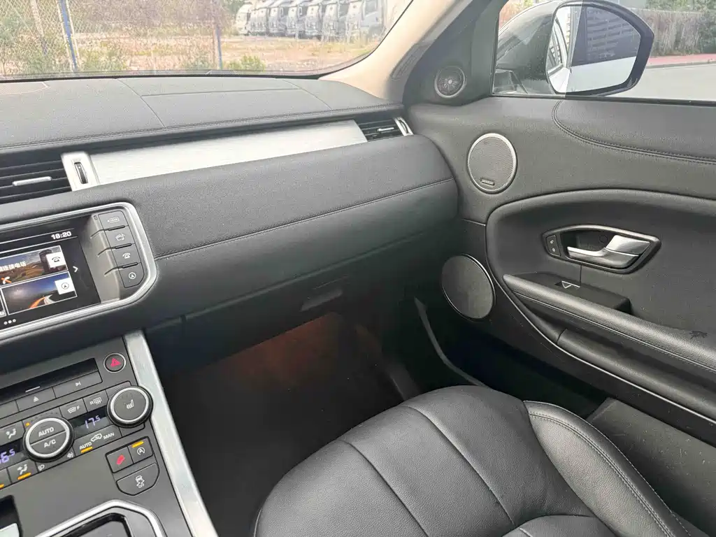 Land Rover Evoque 2017 — фото 16
