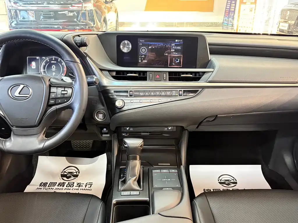 Lexus ES 2020 — фото 13