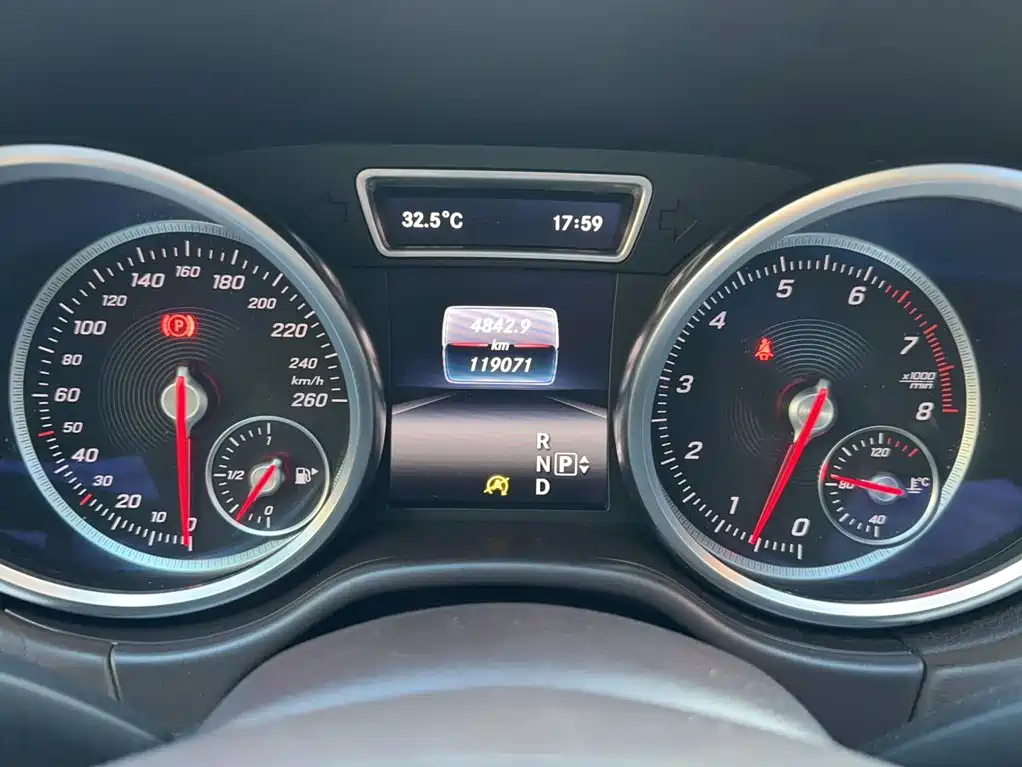 Mercedes-Benz GLE 2016 — фото 11