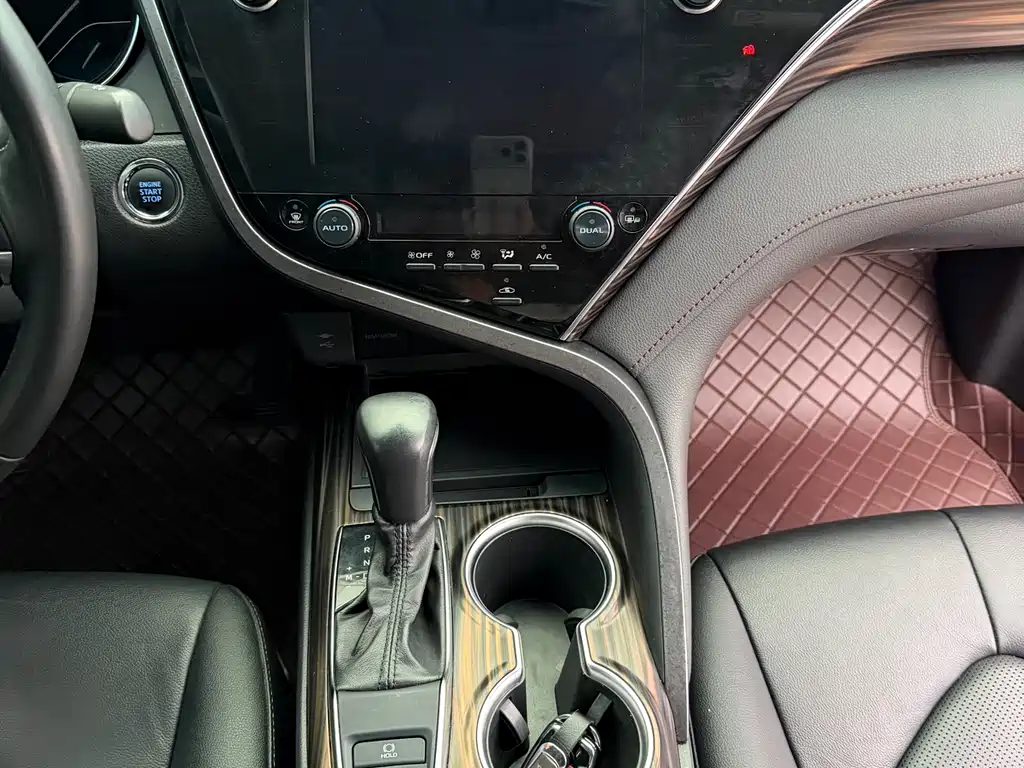 Toyota Camry 2020 — фото 23
