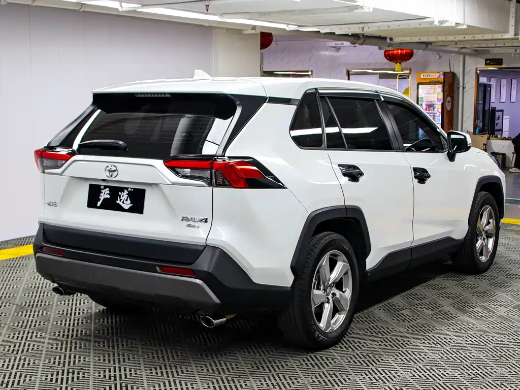 Toyota RAV4 2022 — фото 21