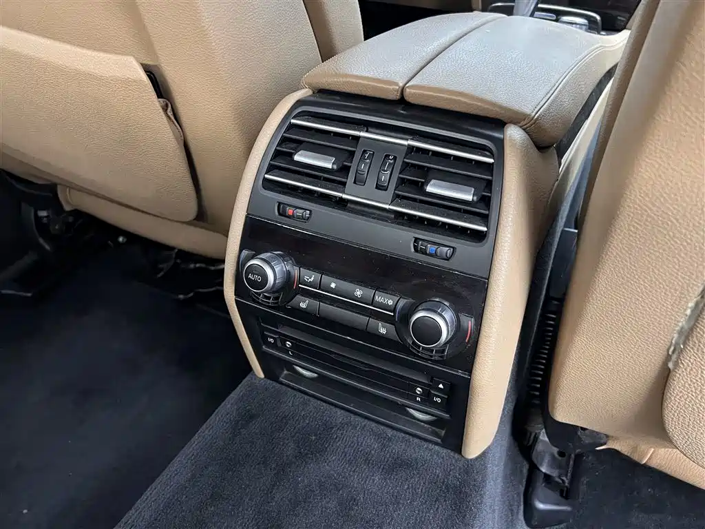BMW 7 Series 2009 — фото 24