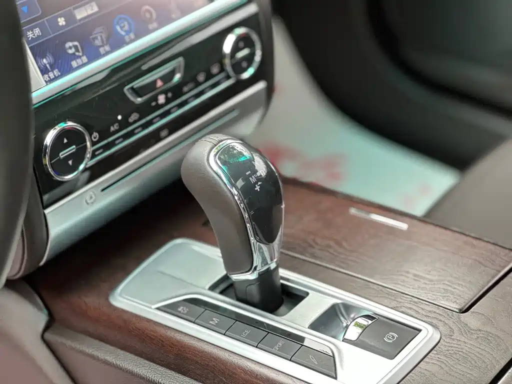 Maserati Quattroporte 2016 — фото 13