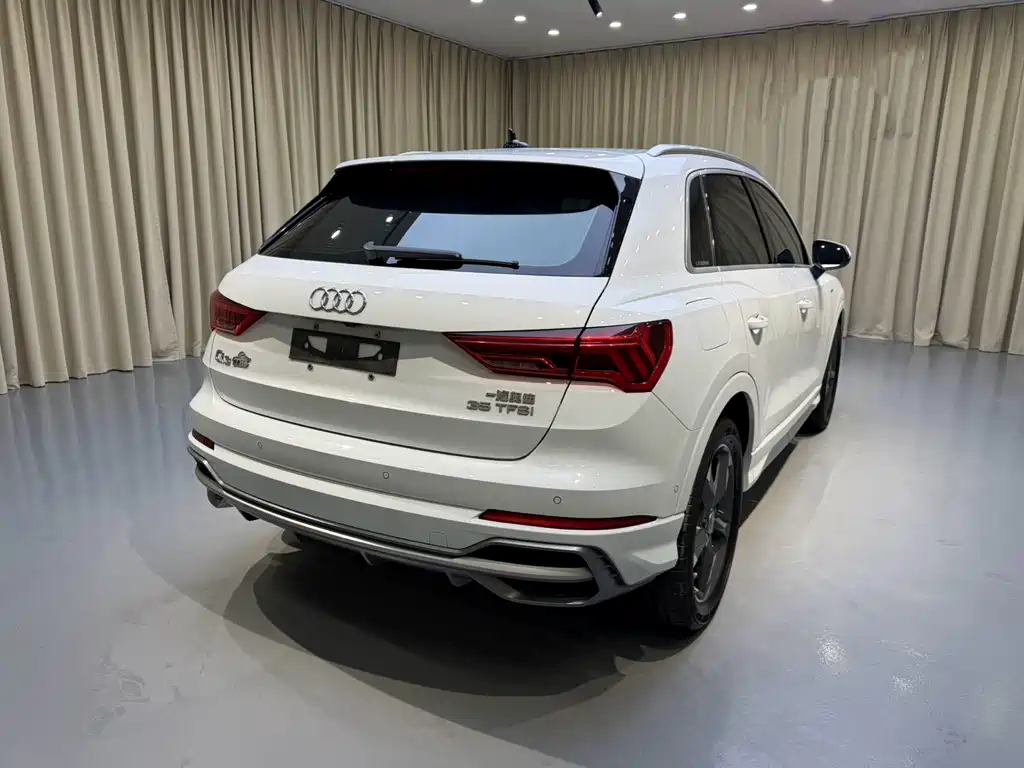 Audi Q3 2023 — фото 14