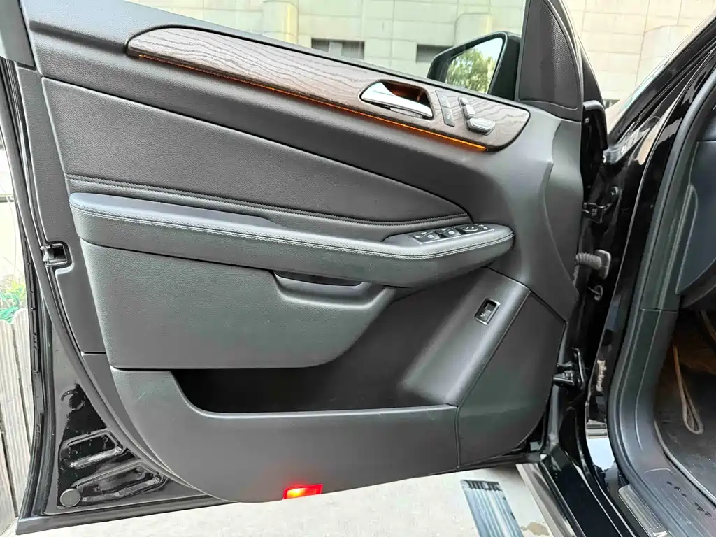 Mercedes-Benz GLE 2017 — фото 10