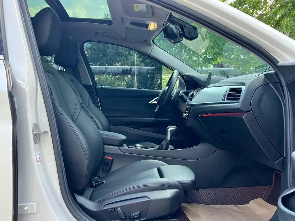 BMW 1 Series 2018 — фото 13