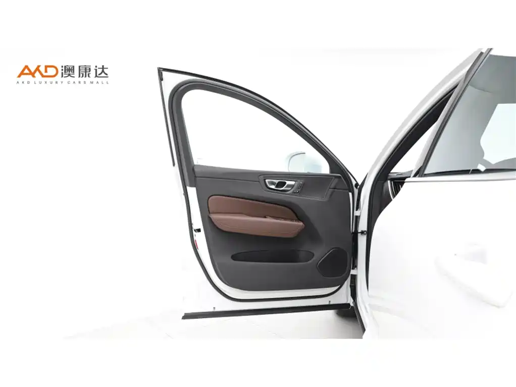Volvo XC60 PHEV 2024 — фото 10