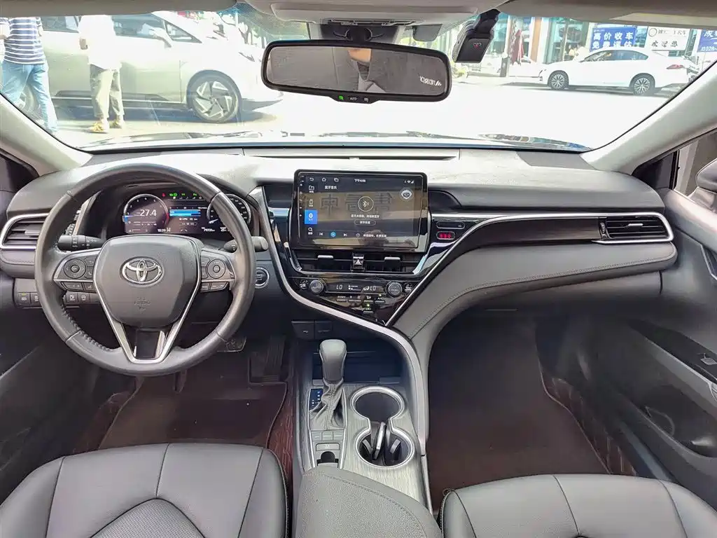 Toyota Camry 2021 — фото 10