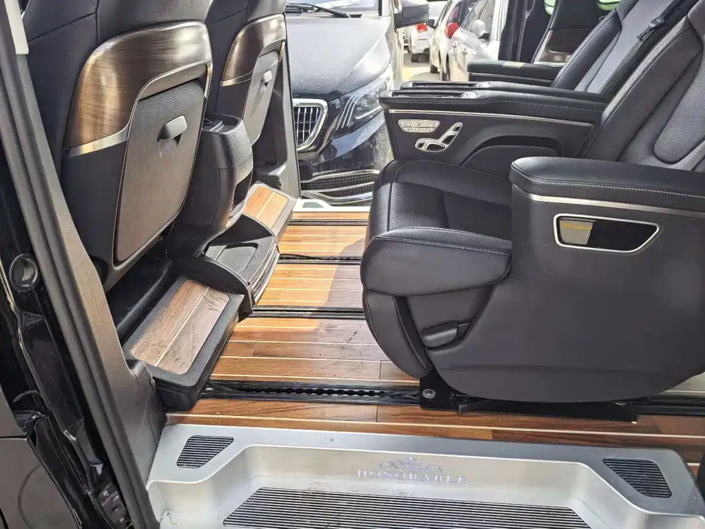 Mercedes-Benz V-Class 2021 — фото 4