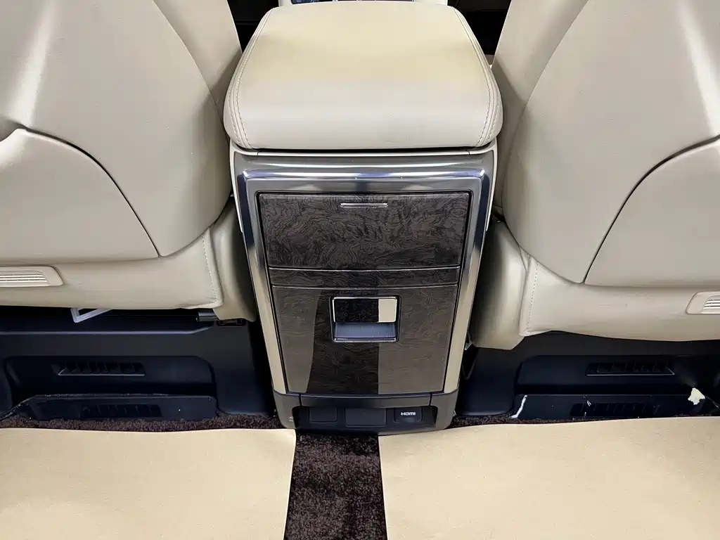Toyota Alphard 2023 — фото 21