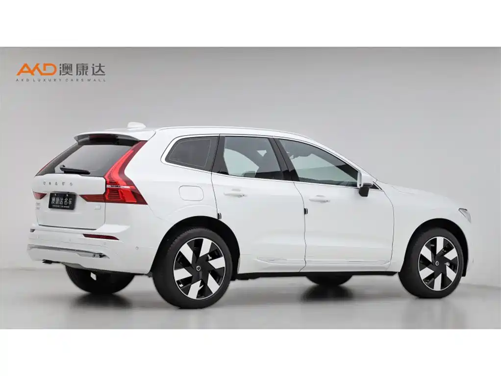 Volvo XC60 PHEV 2024 — фото 3