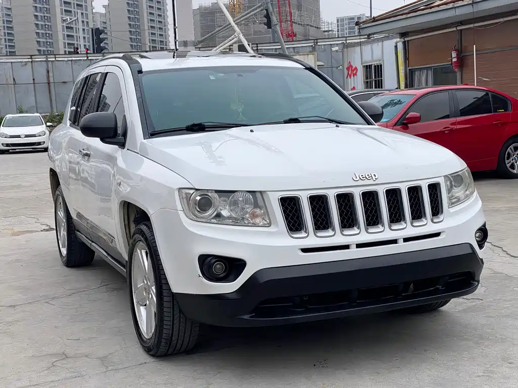 Jeep Compass 2012 — фото 3