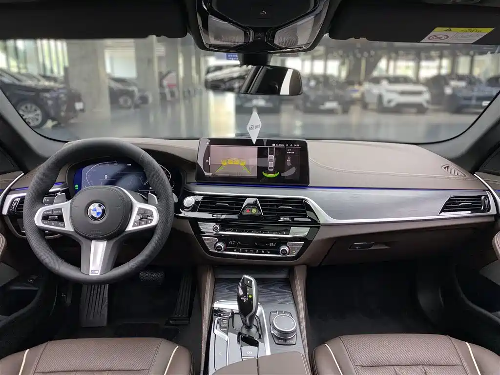 BMW 5 Series 2022 — фото 12